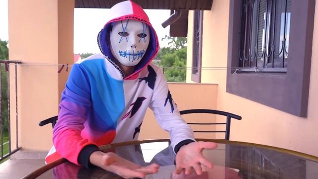 День СЮРПРИЗОВ в КОЛЛЕДЖЕ !! Даша с Нюшой в ШОКЕ !! Маски НАПРЯГЛИСЬ из за Романтика и Спортсмена смотреть онлайн
