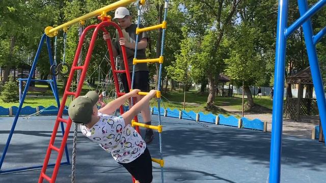 Мои дети летом 2022: Прогулка в сквере им.Марины Расковой/05.06.22 смотреть онлайн
