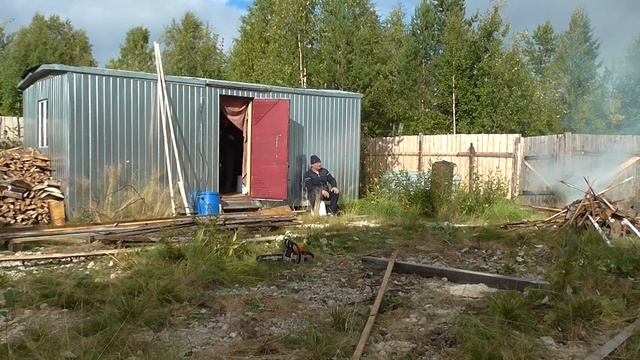 молодежь ЛРЕ. Хозработы на вольерах смотреть онлайн
