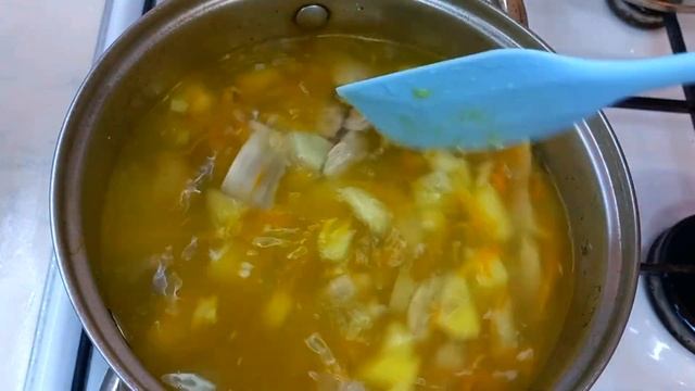 Суп с ленивой лапшой из жидкого теста с мясом смотреть онлайн