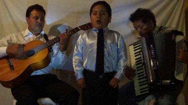 Anthony Jaramillo : Interpreta el albazo "AVECILLA"