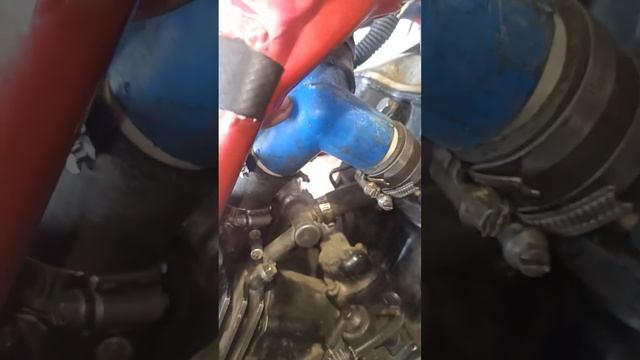 HONDA VT F 250. CON UN SOLO CARBURADOR. Y TENSOR MANUAL смотреть онлайн