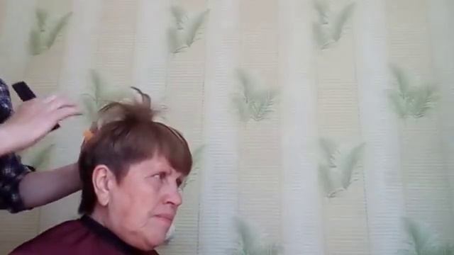 Как сделать плавный переход в стрижке "Шапочка". Начес смотреть онлайн