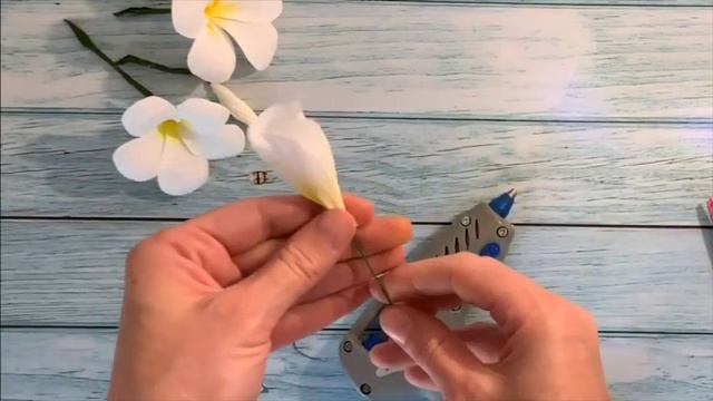 Плюмерия (гавайский цветок) из гофрированной бумаги. DIY.  Crepe Paper Plumeria