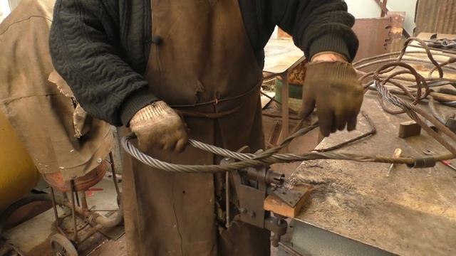 Петля из стального троса. 