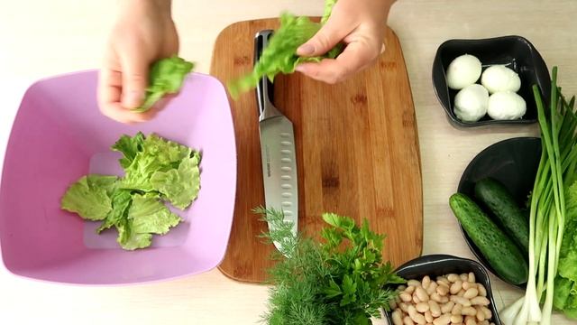 Салат с белой фасолью и сухариками Очень вкусный и хрустящий смотреть онлайн