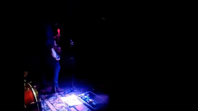 Fil and the Guitar Gun - Fresh Wind Blowing Live at Trackers смотреть онлайн