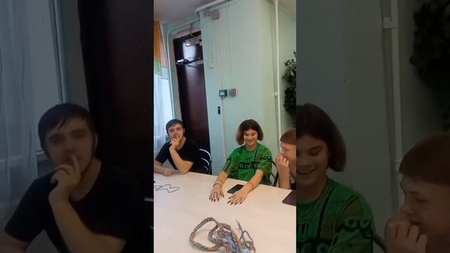 Гусейнова Карина проводит разминку, игру на ассоциации и дискотеку с элементами караоке👏