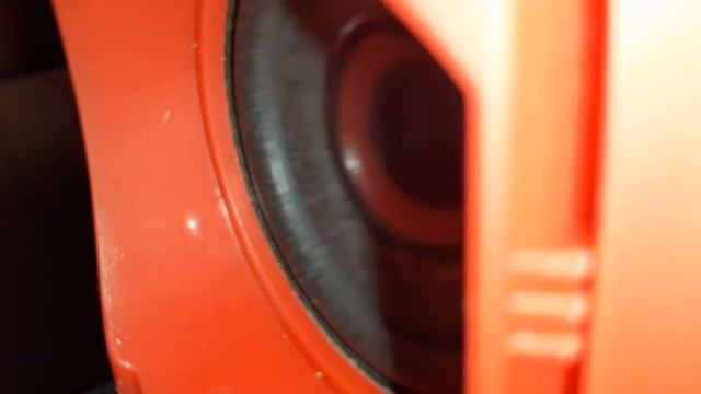 Fake JBL CHARGE MINI bass test 100% volume смотреть онлайн