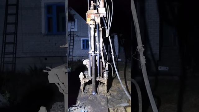 Обсадка металлической трубы, превмоударником. смотреть онлайн