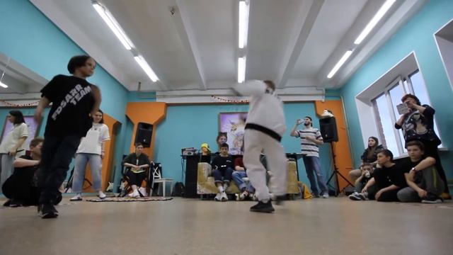 Infinity vs Fire • Контест 10-13 лет • Semifinal • Делай брейк 2021 / Весенний Старт смотреть онлайн