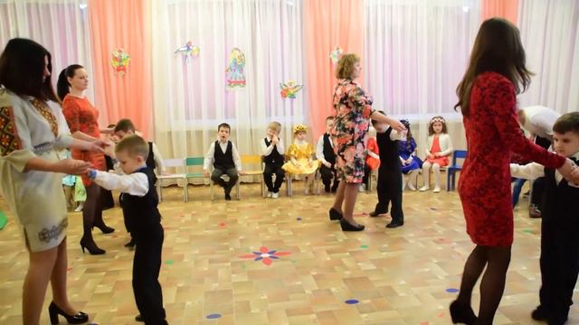 Трогательное поздравление мам с 8 марта, ДНЗ №2, группа Солнышко смотреть онлайн