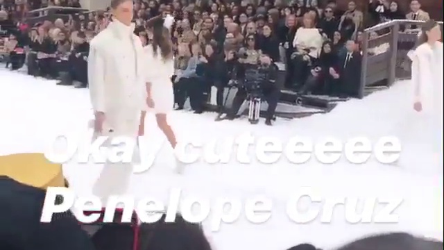 Кристен на показе коллекции Chanel Fall Winter 4 смотреть онлайн