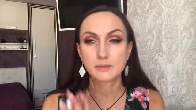 Матирующая пудровая тональная основа Giordani Gold Metamorphosis смотреть онлайн