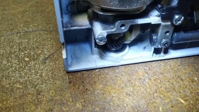 Janome 415 неубиваемая швейная машинка/танк пропуск стежков на зигзаге. Часть 1 смотреть онлайн