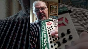 Как научится на гармошке играть? Левая клавиатура бас,аккорд