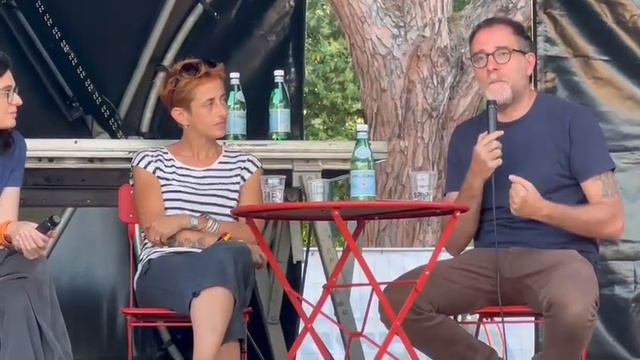 Valerio Mastandrea commenta "Ognuno ride a modo suo" смотреть онлайн