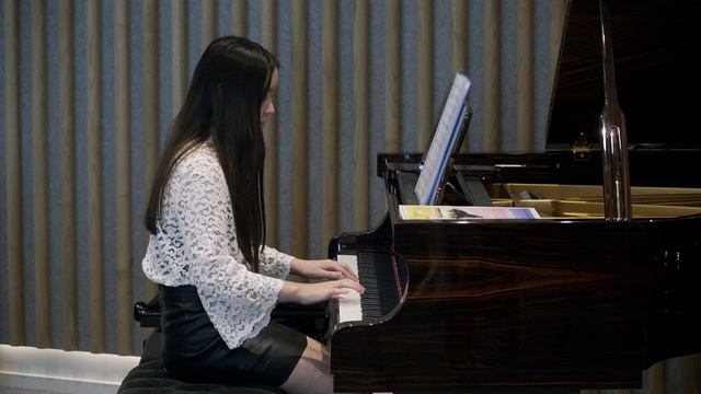 Khaliun KHISHIGJARGAL - Prélude d-moll Bach, Sonate C-dur Clémenti, La flûte enchantée Mozart смотреть онлайн
