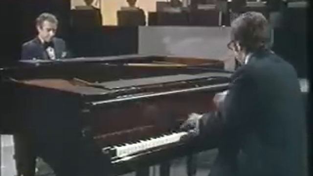 Victor Borge - Tchaikovsky Concerto No. 1 piano jokes смотреть онлайн