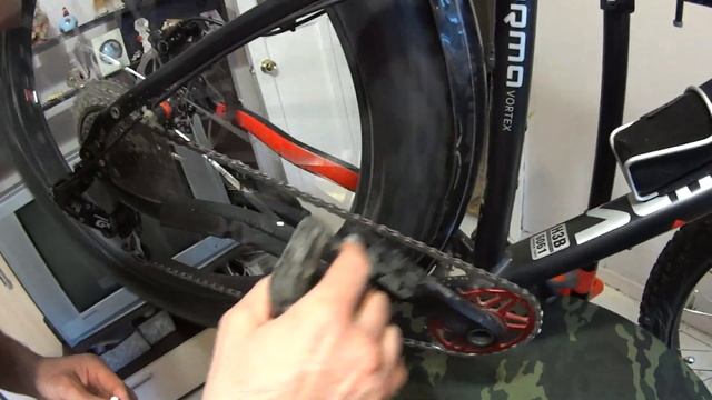 Тест смазок для цепи SMG LuBe vs. Squirt. Часть первая , нанесение. смотреть онлайн