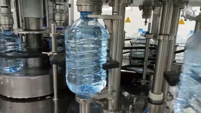 Фасовочно-укупорочный моноблок УМА-00.06.03 смотреть онлайн