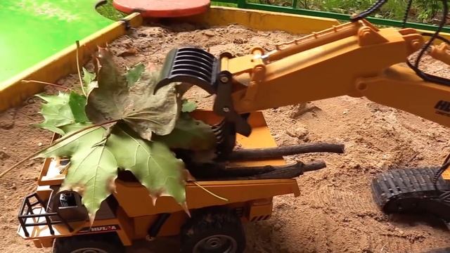 Видео про игры в машинки в песке. Приключения Тайо и Робокара Поли! @GulliverRu смотреть онлайн