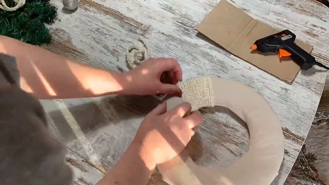 DIY/ НОВОГОДНИЙ ДЕКОР/ БЫСТРО, КРАСИВО /НЕДОРОГО/ВЕНОК СВОИМИ РУКАМИ смотреть онлайн