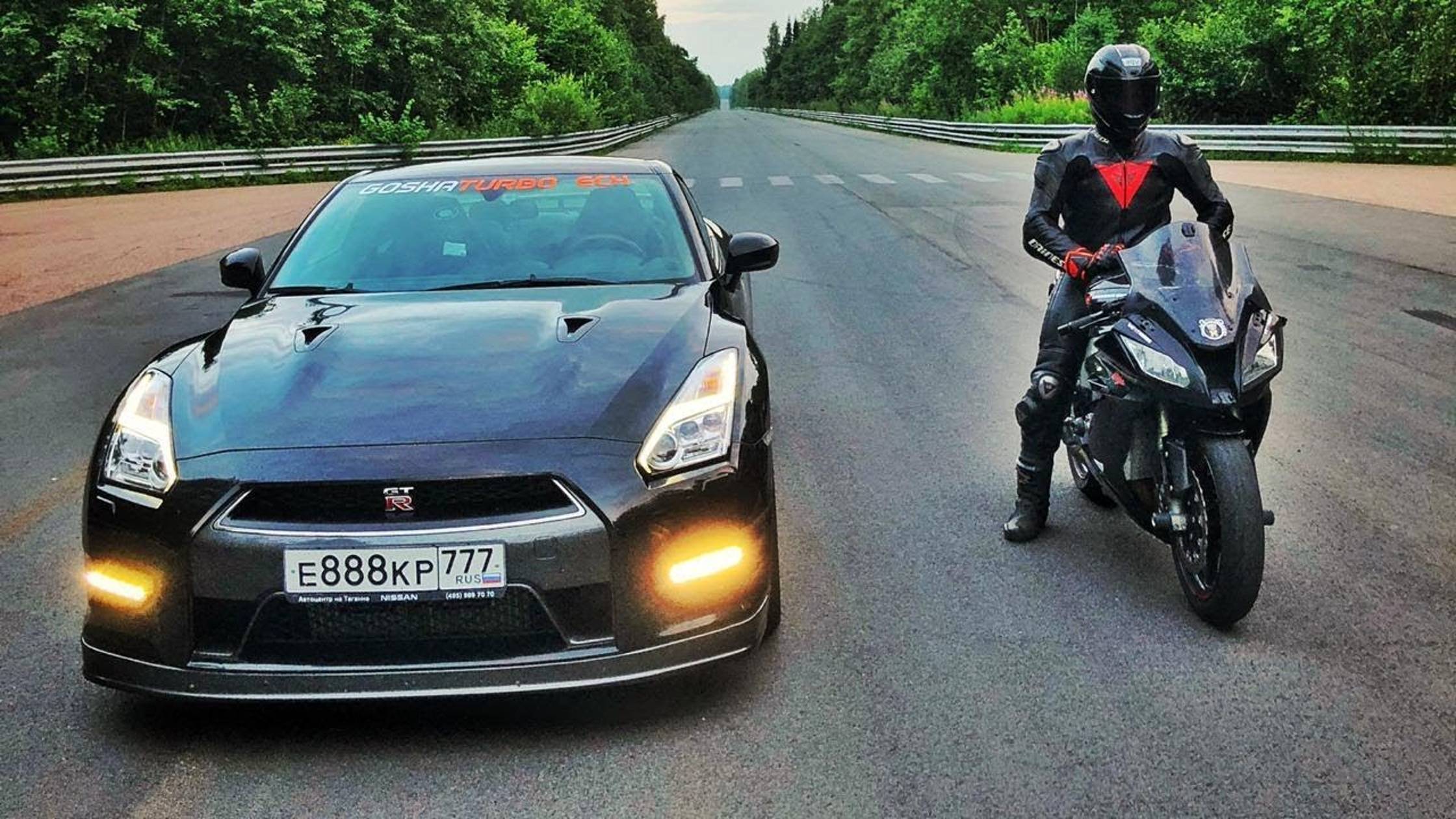 950 лс Nissan GTR Vs 210 лс Kawasaki ZX10R