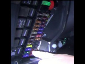 Замена предохранителя дальнего света левой фары на ВАЗ - Lada Granta