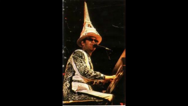 28. Candle In The Wind (Elton John - Live In Paris: 3/22/1986) смотреть онлайн