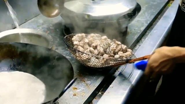 Уличная Еда В Китае - Экзотический Суп Из Змеи, Гуандун Китай