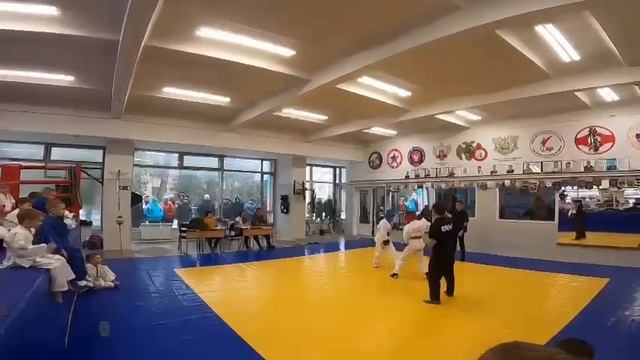 Я бьюсь на своих клубных соревнованиях по рукопашному бою смотреть онлайн