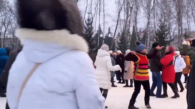 ДАВАЙТЕ ВЫПЬЕМ ЗА МУЖЧИН!?/ТАНЦЫ В ПАРКЕ ГОРЬКОГО ХАРЬКОВ ФЕВРАЛЬ 2021 смотреть онлайн