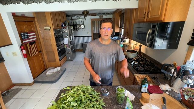 How To Make Homemade Pesto From Homegrown Basil смотреть онлайн