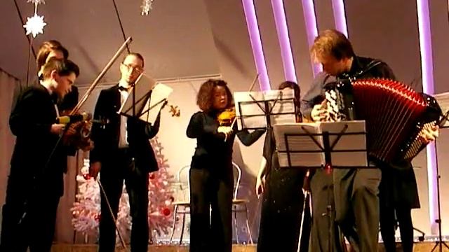 Предновогодний концерт с участием Synergy Orchestra 20 дек. 2015 г. смотреть онлайн