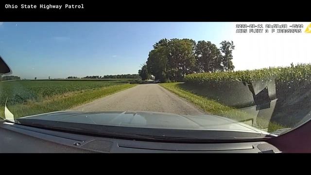 WATCH: Bodycam footage shows pursuit of man who assaulted FBI office смотреть онлайн