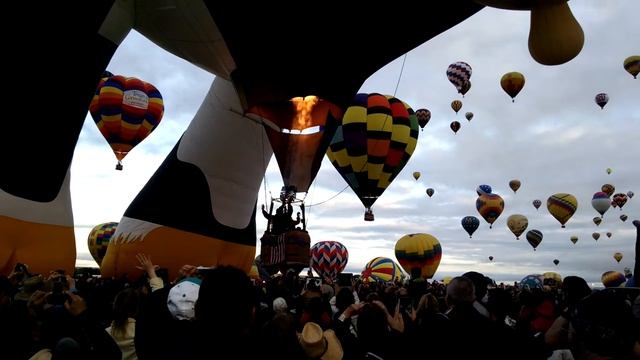 Creamland Cow Balloon Take-Off смотреть онлайн