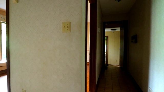 INSANE: Bankrupt Millionaires LEAVE AN Abandoned 1980s Mansion