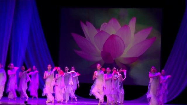 Танец Цветение Лотоса. 6 балетный класс. Школа танца Елены Морозовой. 03.03.2024 смотреть онлайн