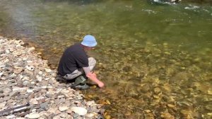 Ловля крупного ленка на удочку на дикой,сибирской реке!