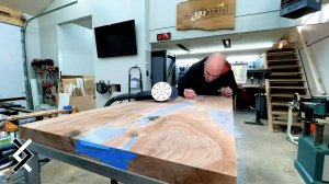 Сделал стол, который, как думали полицейские, был завален наркотиками