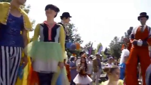 HUGGIES FIRST FLUSH - BEHIND THE SCENES смотреть онлайн