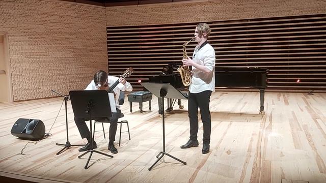 Augustas Vasiliauskas & Adam Michalak - „Alma Preocupada” for alto saxophone and guitar смотреть онлайн