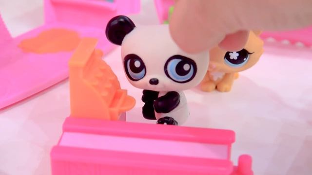 Lost Baby Bunny ! Littlest Pet Shop Summer Video Part 2 смотреть онлайн