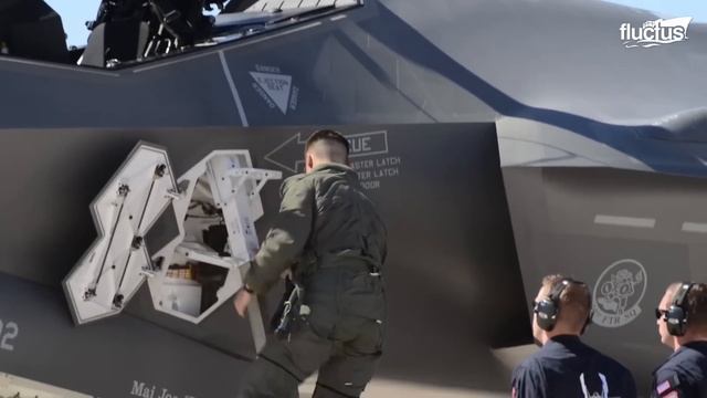 Why US F-35 Pilots Take 2 Days to Fit Their $400,000 Most Advanced Helmet смотреть онлайн