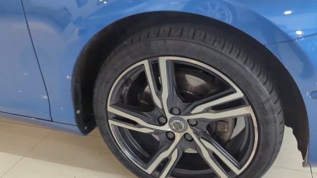 Volvo V40 смотреть онлайн