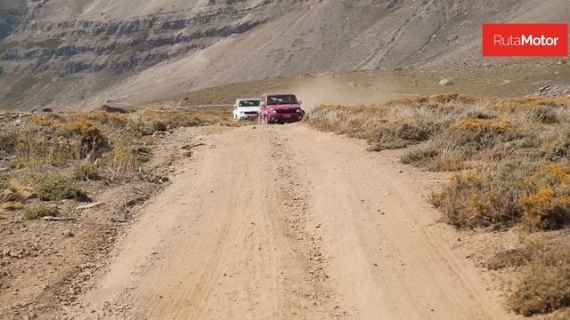 Baic BJ40 Plus - Comparamos las versiones 4x4 del interesante todo terreno Chino (Test drive doble) смотреть онлайн