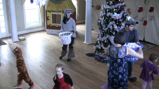 В Поисках Зверей. Новогодний Утренник для детей. смотреть онлайн