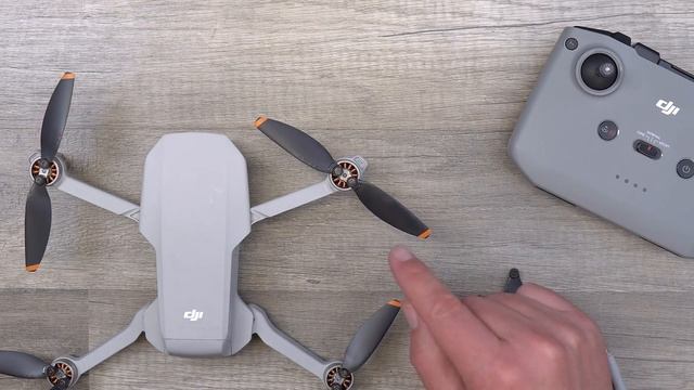 DJI Mini 2 Tutorial - How to Change the Propellers смотреть онлайн