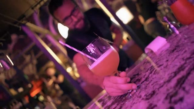 SoBe | W Dubai - The Palm смотреть онлайн